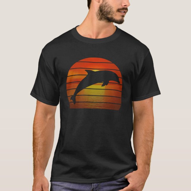 Dolphin jumping retro orange ocean sunset dolphin t shirt (Framsida)