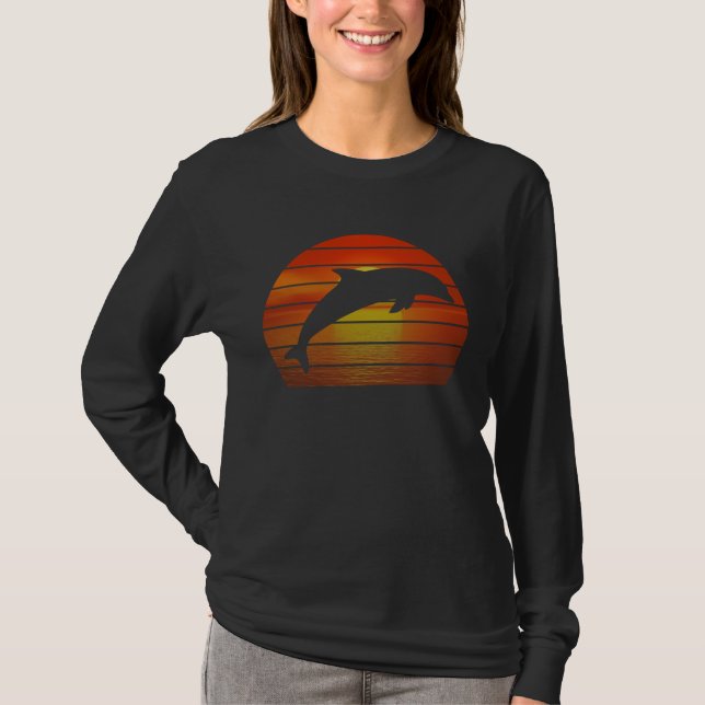 Dolphin jumping retro orange ocean sunset dolphin t shirt (Framsida)