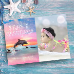Dolphin Seas & Hälsning Beach-julfoto Julkort<br><div class="desc">Jokertecknet för persikotemat har en magisk sjölandskap som målar upp ett delfinblad under ett solnedgång i himlar med texten "Seas & Hälsning". Anpassa med eget foto och Julhälsningar. Art av KL Lagrar</div>