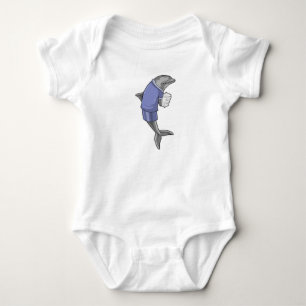 Dolphin som sekreterare med pappra stapeln t shirt