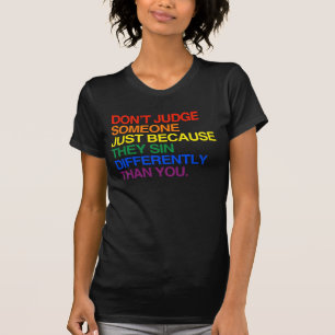 DÖM INTE NÅGON FÖR ATT DE syndar annorlunda T Shirt