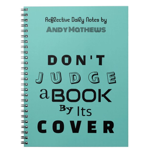 "Doma inte en Bok vid dess hölje" Teal Notebook Anteckningsbok (Framsidan)