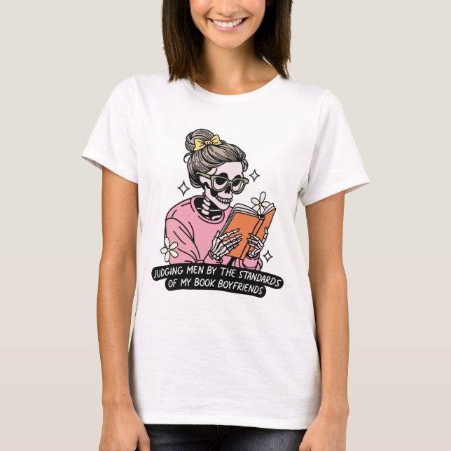 Döma män efter mina bokälskares standard t shirt (Framsida)