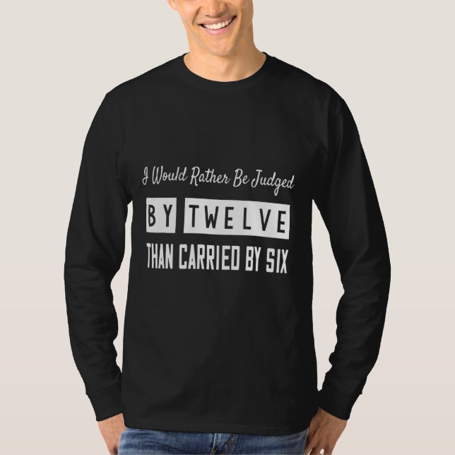 Domad av 12 än transporterad av 6 Sarkastic T Shirt (Framsida)