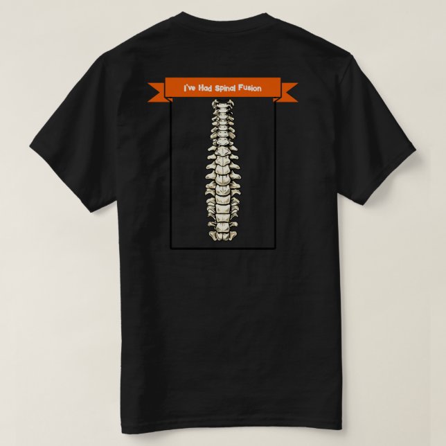 "Domar mig inte att jag har haft ryggmärgsfusion" T Shirt (Design baksida)