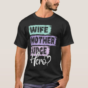 Domare i mor på hjälten i mamma t shirt