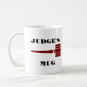 Domare rånar med gavelen kaffemugg