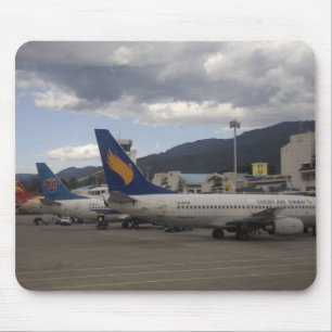 Domestic kinesiska flygplan i jet invändigt på musmatta