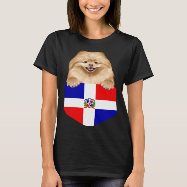 Dominican Republic Flag Pomeranian Dog In Pocket T Shirt (Framsida)