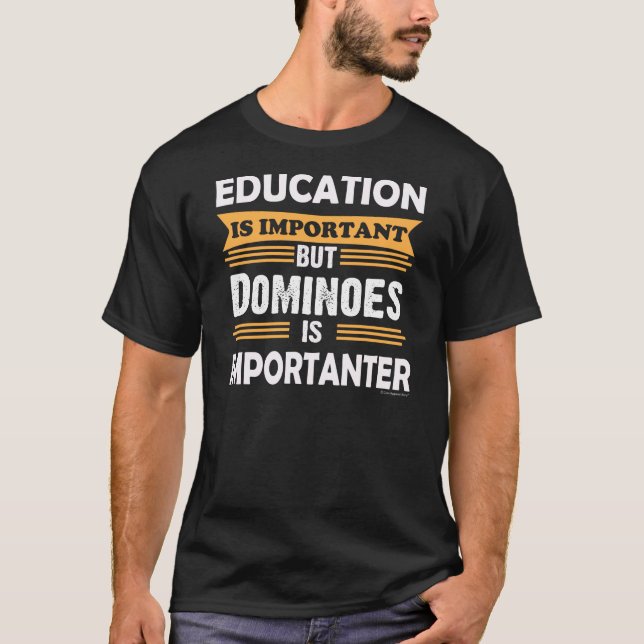 Domino är Importanter än utbildning. Roligt T Shirt (Framsida)