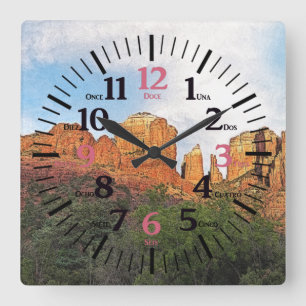 Domkyrkasten Sedona Arizona i spanjor/engelska Fyrkantig Klocka
