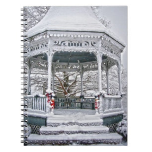 Domstol Gazebo i Snö Anteckningsbok Med Spiral