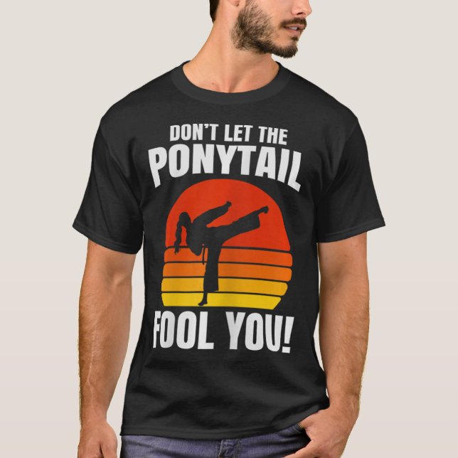 Don’t Let The Ponytail Fool You Karate Kick  T Shirt (Framsida)