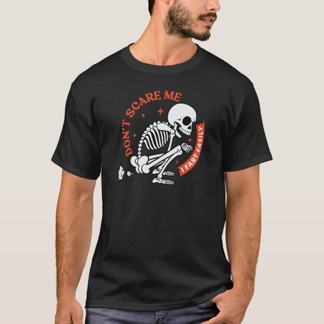 Don`t Scare Me I Fart Easily Skeleton Halloween T Shirt (Framsida)