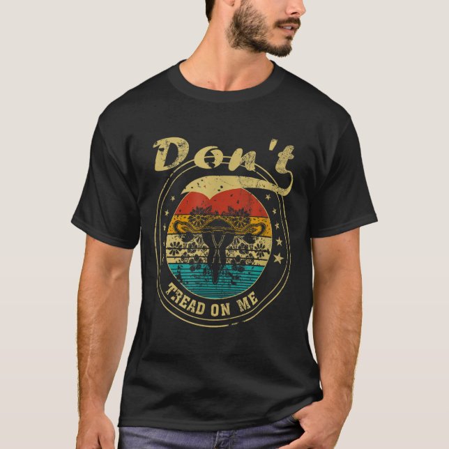 Don’t Tread On Me Uterus  T Shirt (Framsida)