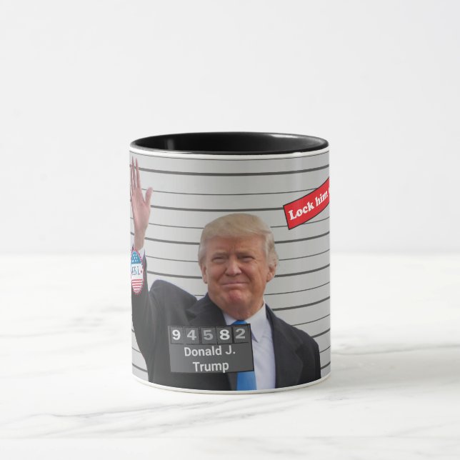 Donald J. Trump Satirical Police Mugshot Roligt Mugg (Center)