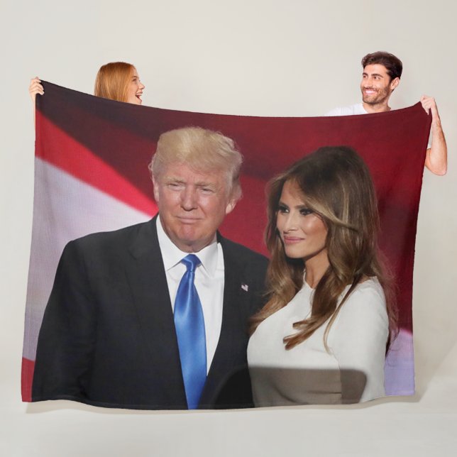 DONALD & MELANIA TRUMF FLEECEFILT (På plats)