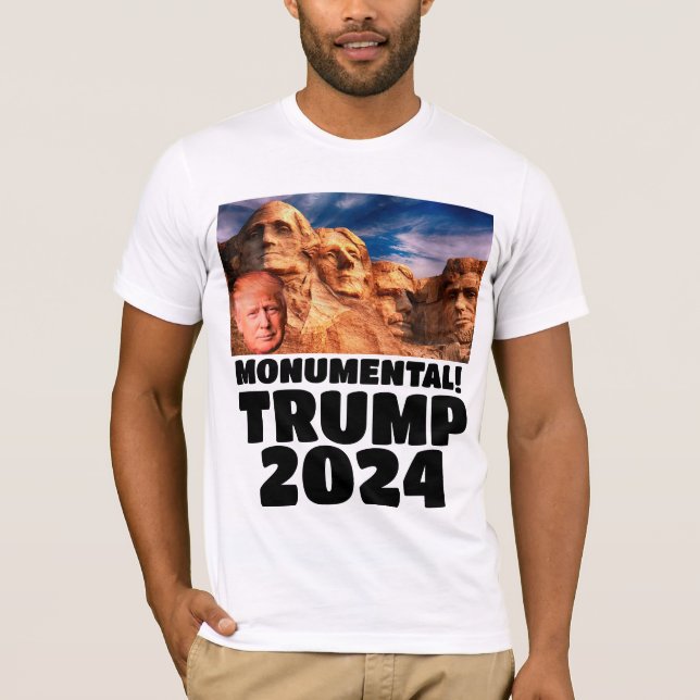 DONALD TRUMP 2024 ON MOUNT RUSHMORE T-SHIRT (Framsida)