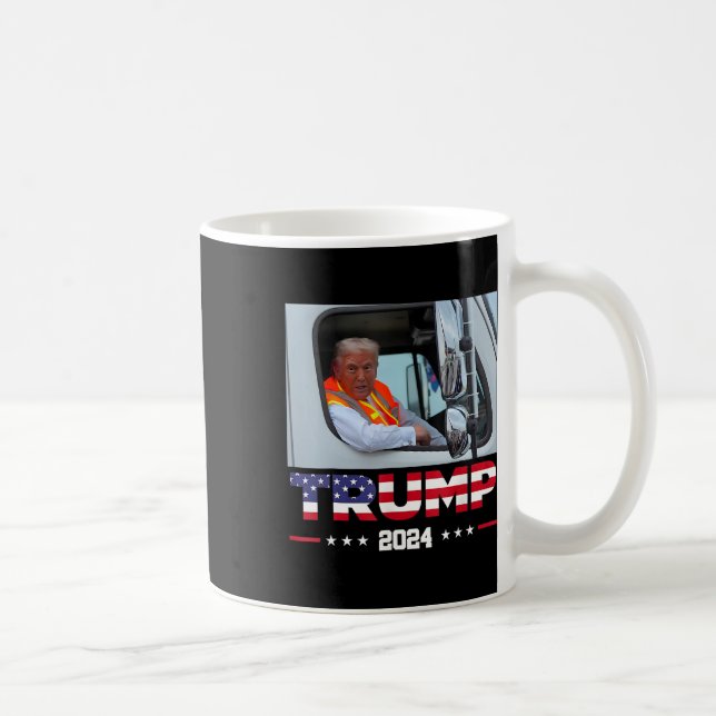 Donald Trump åker i enorm lastbil 1  Kaffemugg (Höger)