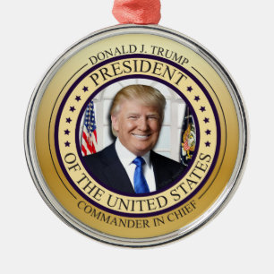 DONALD TRUMP COMMANDER IN CHIEF GULD PRESIDENTIAL JULGRANSPRYDNAD METALL