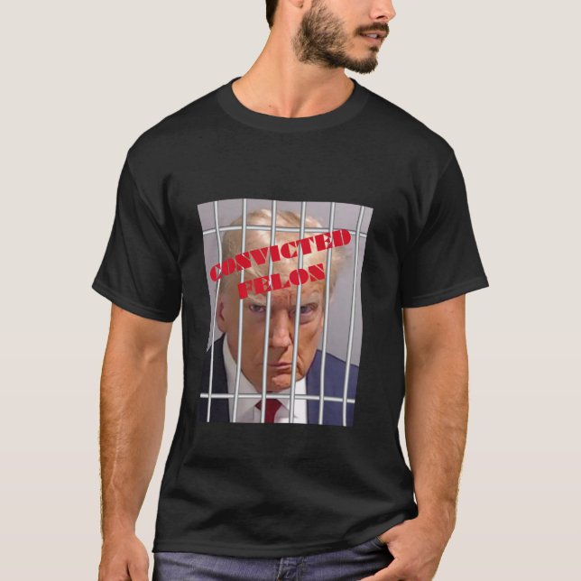 Donald Trump dömde Felon bakom Pub Long Slee T Shirt (Framsida)