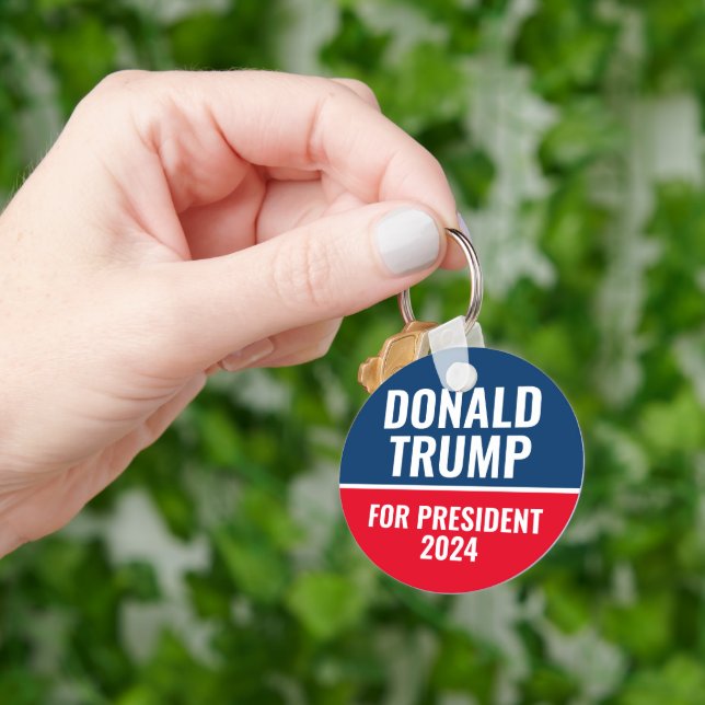 Donald Trump för president 2024 Pinback Button Nyckelring (Hand)
