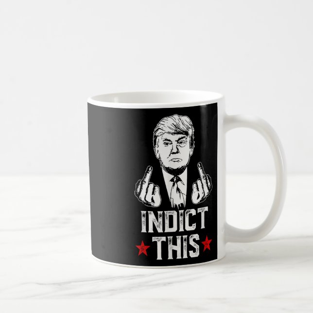 Donald Trump indikerar denna politiska arrestering Kaffemugg (Höger)
