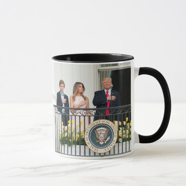 Donald Trump med Melania & Barron på Vita huset Mugg (Höger)