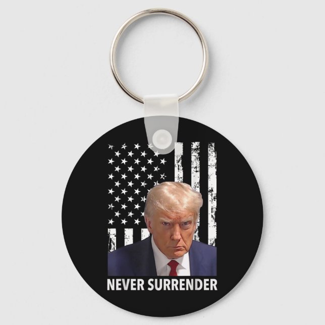 Donald Trump Mugg Shot - Överlämnar aldrig amerika Nyckelring (Framsida)