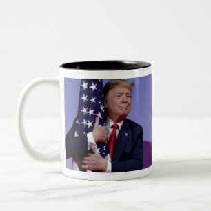 Donald Trump och flagga Två-Tonad Mugg