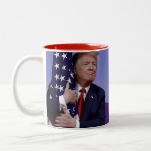 Donald Trump och US-flagga Två-Tonad Mugg