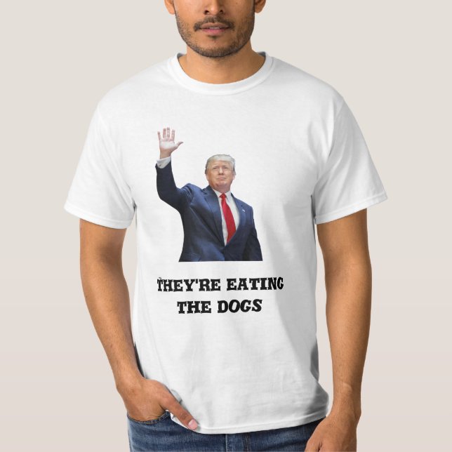 Donald Trump T-Shirt – 'They're Eating the Dogs' (Framsida)