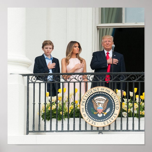 Donald Trump, W/ Melania & Barron at White House Poster (Framsidan)