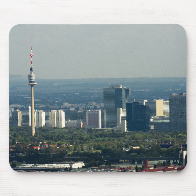 Donauturm och UNO City Musmatta (Framsidan)