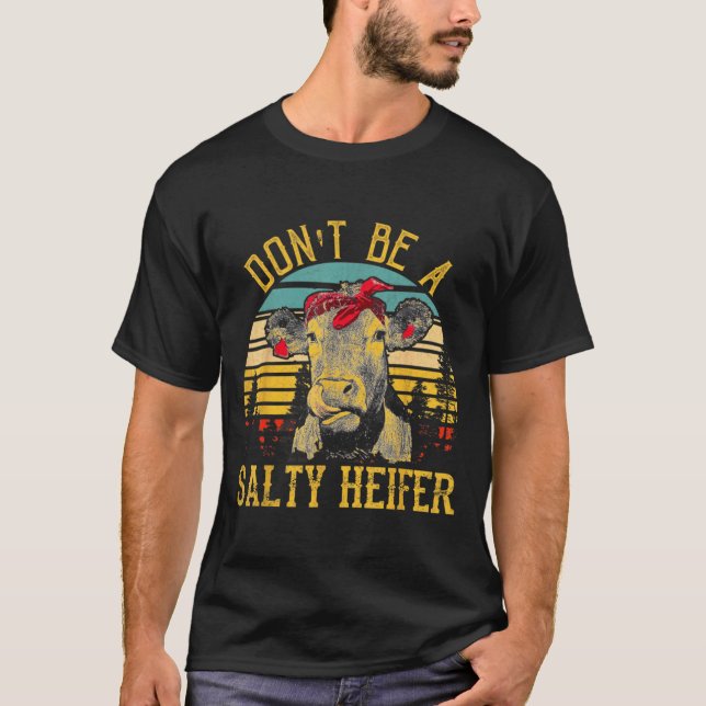 Dont Be A Salty Heifer Funny Cow  T Shirt (Framsida)