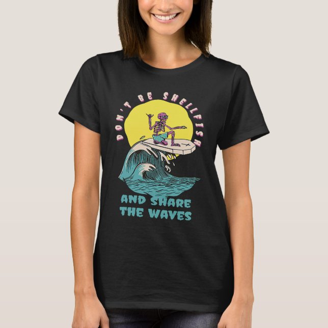 Don't Be Shellfish & Share The Waves Retro Surfer  T Shirt (Framsida)