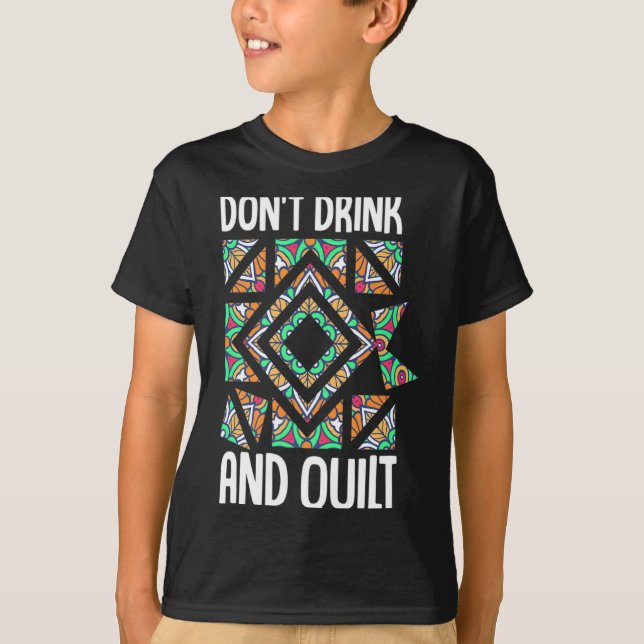 Dont Drink And Quilt Quilting Knitting Sewing Cro  T Shirt (Framsida)