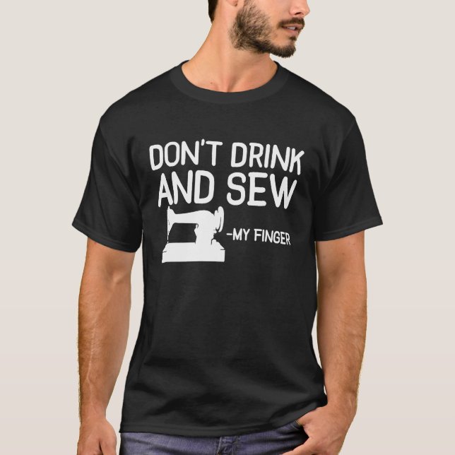 Dont Drink And Sew My Finger Sewing Sewer Machine T Shirt (Framsida)