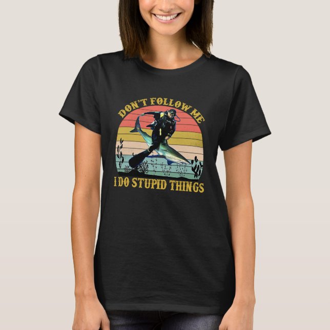 Don't Follow Me I Do Stupid Things  Scuba Diving T Shirt (Framsida)