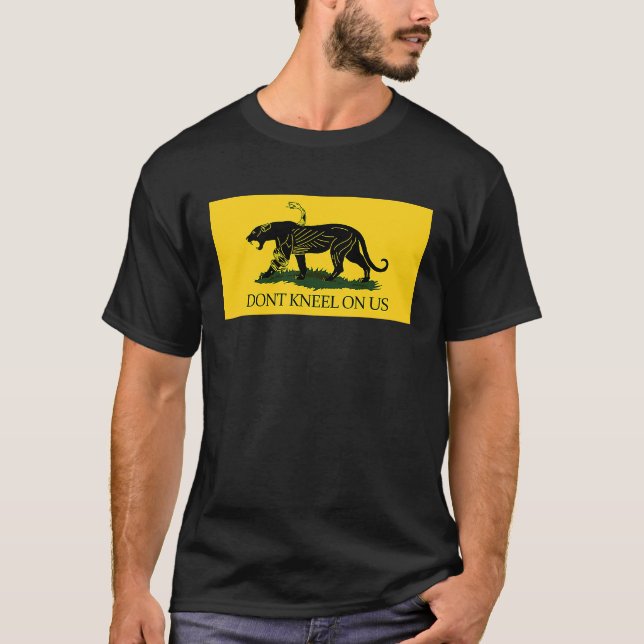 DONT KNEEL ON US Gadsden Flagga Black Panther Snak T Shirt (Framsida)
