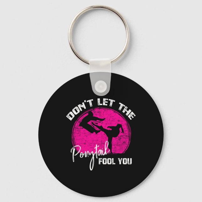 Dont Let The Ponytail Fool You Funny Karate Gift  Nyckelring (Framsida)