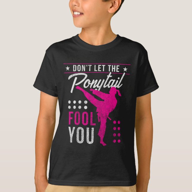 Dont Let The Ponytail Fool You Funny Karate Girl  T Shirt (Framsida)