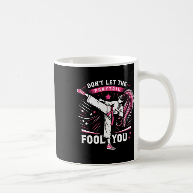 Don't Let The Ponytail Fool You Girl Women Karate  Kaffemugg (Höger)