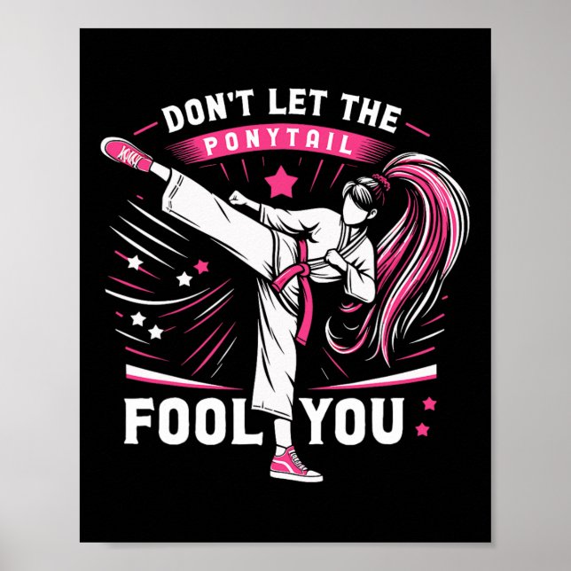 Don't Let The Ponytail Fool You Girl Women Karate  Poster (Framsidan)