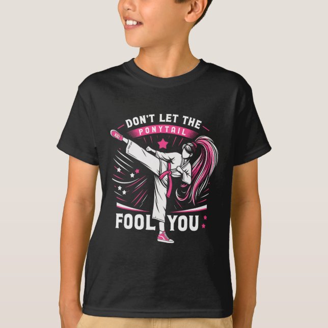 Don't Let The Ponytail Fool You Girl Women Karate  T Shirt (Framsida)