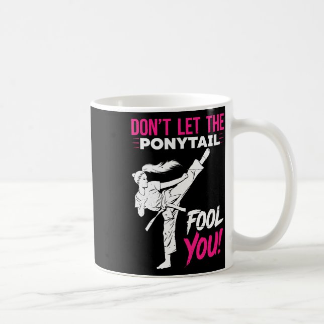 Don't Let The Ponytail Fool You Karate Funny Karat Kaffemugg (Höger)