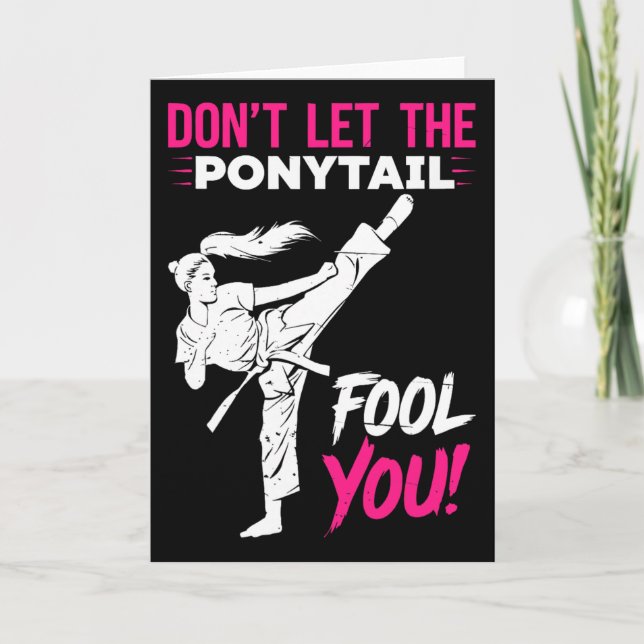 Don't Let The Ponytail Fool You Karate Funny Karat Kort (Framsida)