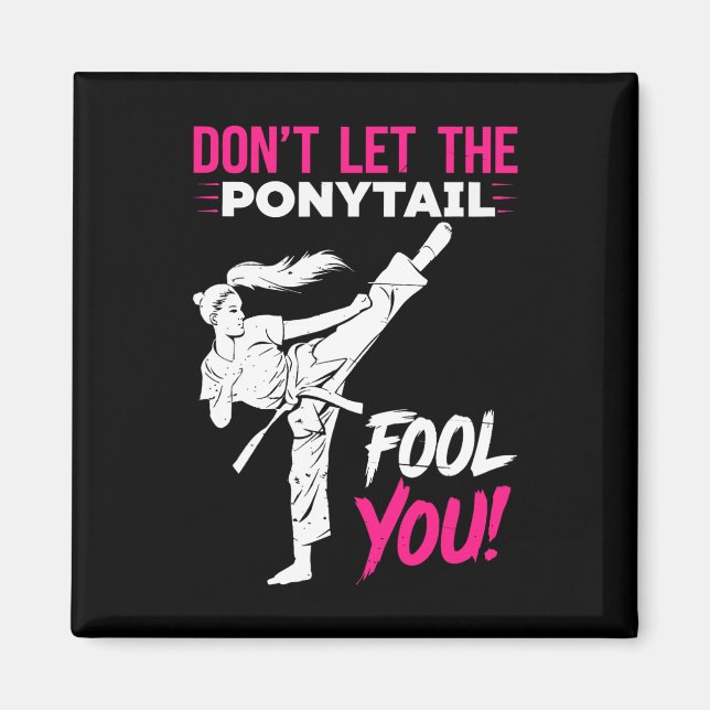 Don't Let The Ponytail Fool You Karate Funny Karat Magnet (Framsidan)