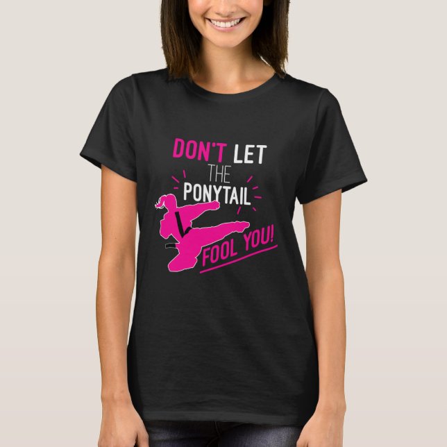 Don't Let The Ponytail Fool You Karate Girl Funny  T Shirt (Framsida)