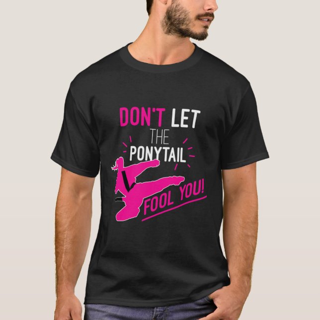 Don't Let The Ponytail Fool You Karate Girl Funny  T Shirt (Framsida)